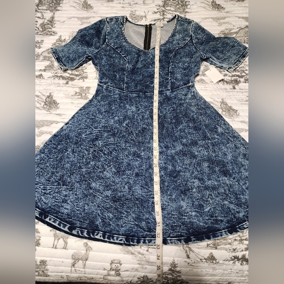 CHARLOTTE RUSSE DENIM ACID WASH SHORT SLEEVE FIT FLARE DRESS STRETCH V NECK - Picture 7 of 8